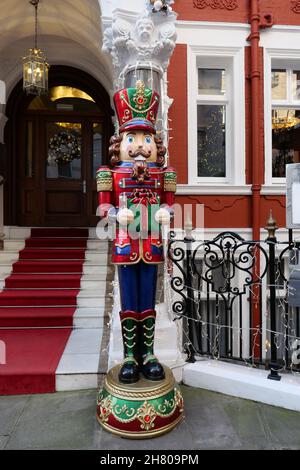 La Royal Over-Seas League est une organisation de membres à but non lucratif dont le siège social international se trouve dans son pavillon du centre de Londres, en Angleterre.Elle est également un fervent partisan des arts, notamment avec son prestigieux concours de musique annuel. Banque D'Images