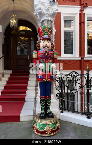 La Royal Over-Seas League est une organisation de membres à but non lucratif dont le siège social international se trouve dans son pavillon du centre de Londres, en Angleterre.Elle est également un fervent partisan des arts, notamment avec son prestigieux concours de musique annuel. Banque D'Images