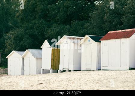 Petites maisons près de la plage pour garder des choses. Banque D'Images