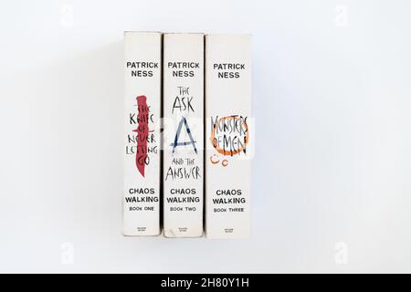 Chaos Walking trilogie livres de poche par Patrick Ness - Walker Books Banque D'Images