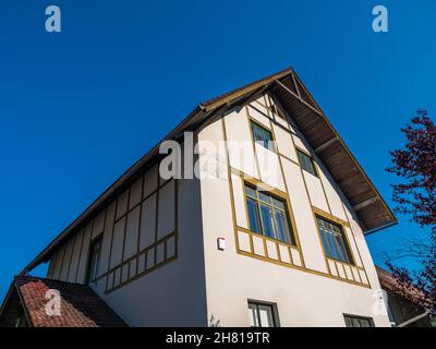 Hohenberg, Autriche - septembre 26 2021: Maison résidentielle pour la gestion forestière de Wittgenstein ou Personal-Wohnhaus der Wittgensteinschen Forstverwa Banque D'Images