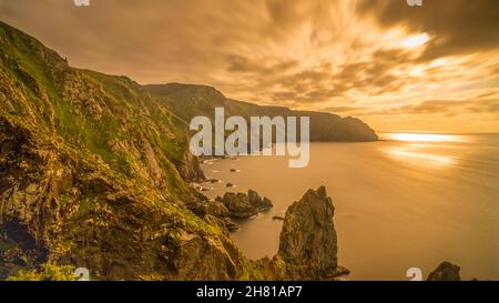 Vue panoramique sur les falaises près de Cabo Ortegal en Galice, Espagne. Banque D'Images