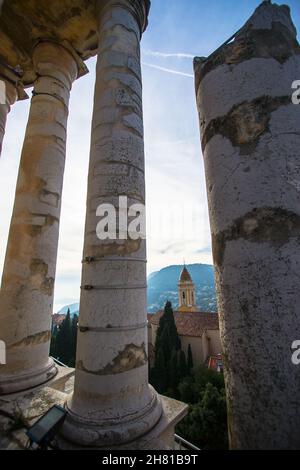 Augustus trophée et église dans le village de la turbie sur la côte d'azur Banque D'Images