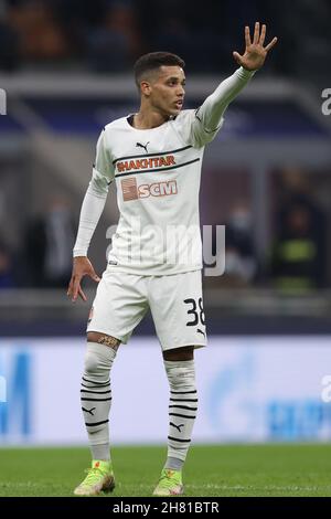 Giuseppe Meazza - Stade San Siro, Milan, Italie, 24 novembre 2021,Pedrinho (FC Shakhtar Donetsk) donne des indications à ses coéquipiers pendant Inter Banque D'Images