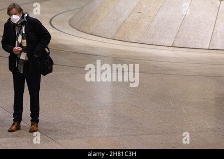 Düsseldorf, Allemagne.26 novembre 2021.Jörg Kachelmann, expert météorologique, vient en commission d'enquête sur la catastrophe des inondations de la mi-juillet.Kachelmann avait averti des heures avant l'inondation dans un tweet.Credit: Rolf Vennenbernd/dpa/Alay Live News Banque D'Images