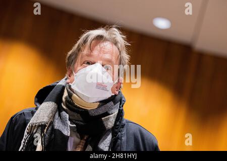 Düsseldorf, Allemagne.26 novembre 2021.Jörg Kachelmann, expert météorologique, siège à la commission d'enquête sur la catastrophe des inondations de la mi-juillet et est interrogé en tant que témoin.Kachelmann avait averti des heures avant l'inondation dans un tweet.Credit: Rolf Vennenbernd/dpa/Alay Live News Banque D'Images