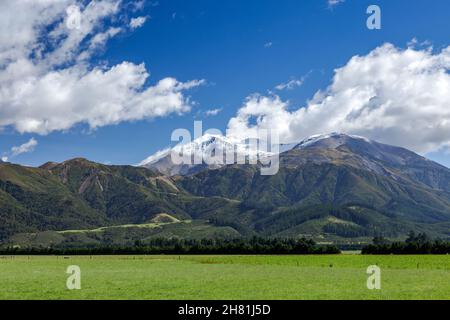 Vue panoramique sur la campagne autour du Mont Hutt en Nouvelle-Zélande Banque D'Images