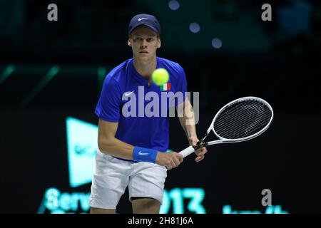 Turin, Italie, le 26 novembre 2021.Yannik sinner d'Italie pendant les finales de la coupe Davis 2021 par Rakuten groupe match à Pala Alpitour Arena, Turin.Le crédit photo devrait se lire: Jonathan Moscrop / Sportimage Banque D'Images