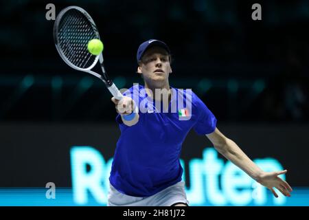 Turin, Italie, le 26 novembre 2021.Yannik sinner d'Italie pendant les finales de la coupe Davis 2021 par Rakuten groupe match à Pala Alpitour Arena, Turin.Le crédit photo devrait se lire: Jonathan Moscrop / Sportimage Banque D'Images