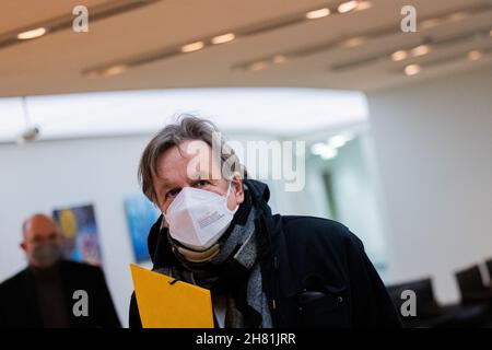 Düsseldorf, Allemagne.26 novembre 2021.Jörg Kachelmann, expert météorologique, vient en commission d'enquête sur la catastrophe des inondations de la mi-juillet.Kachelmann avait averti des heures avant l'inondation dans un tweet.Credit: Rolf Vennenbernd/dpa/Alay Live News Banque D'Images