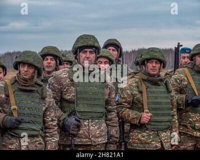 Kazan, Russie.08 novembre 2021.Membres des Forces armées arméniennes.Soldats en équipement de combat.Exercices de l'armée de l'Organisation du Traité de sécurité collective Banque D'Images