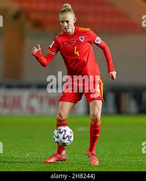 Sophie du pays de Galles se mêle à l'action lors du match de qualification de la coupe du monde des femmes de la FIFA 2023 au parc y Scarlets, Llanelli.Date de la photo : vendredi 26 novembre 2021.Voir PA Story SOCCER Wales Women.Le crédit photo devrait se lire comme suit : Nick Potts/PA Wire.RESTRICTIONS : l'utilisation est soumise à des restrictions.Utilisation éditoriale uniquement, aucune utilisation commerciale sans le consentement préalable du détenteur des droits. Banque D'Images