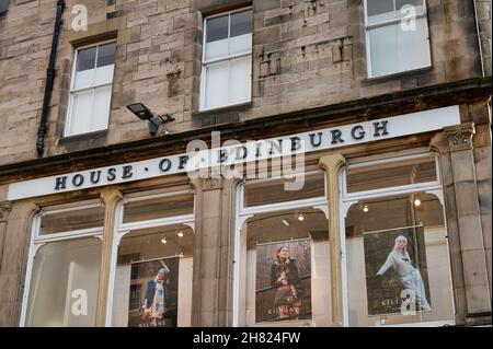 Édimbourg, Écosse - 20 novembre 2021 : le panneau pour le magasin de vêtements House of Edinburgh. Banque D'Images