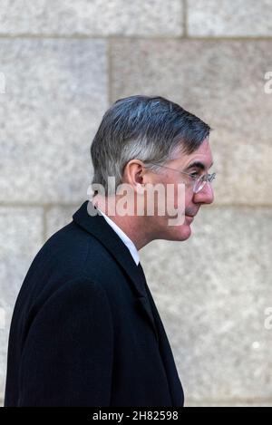 Le député Jacob Rees-Mogg arrivant à la cathédrale de Westminster pour le service funéraire exige la masse pour le député assassiné Sir David Amiss Banque D'Images