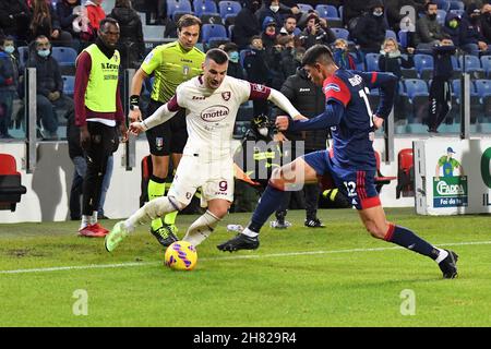 Cagliari, Italie.26 novembre 2021.Federico Bonazzoli de Salernitana pendant Cagliari Calcio vs US Salernitana, football italien série A match à Cagliari, Italie, novembre 26 2021 crédit: Agence de photo indépendante/Alamy Live News Banque D'Images