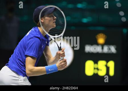 Pala Alpitour, Turin, Italie, 26 novembre 2021,Jannik sinner (Italie) pendant le match contre John Isner (USA) pendant les finales de coupe Davis 2021 - scène Banque D'Images