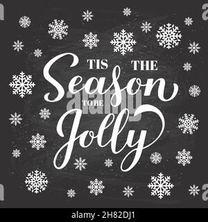 TIS la saison à être jolly calligraphie lettrage à la main sur le fond de tableau noir avec des flocons de neige.Affiche typographique de Noël.Modèle vectoriel pour Illustration de Vecteur
