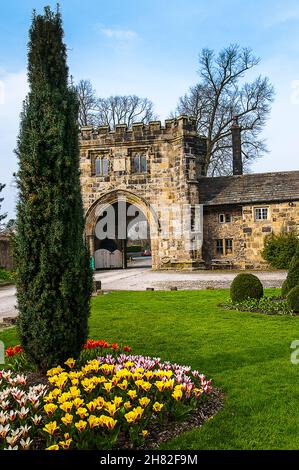 Whalley Abbey est une ancienne abbaye cistercienne de Whalley, dans le Lancashire, en Angleterre.Après la dissolution des monastères, l'abbaye fut en grande partie démolie Banque D'Images