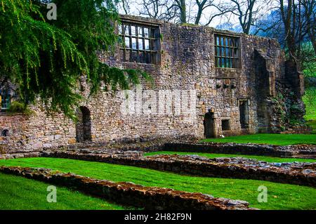 Whalley Abbey est une ancienne abbaye cistercienne de Whalley, dans le Lancashire, en Angleterre.Après la dissolution des monastères, l'abbaye fut en grande partie démolie Banque D'Images