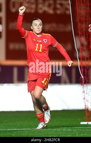 Natasha Harding #11 de Wales Women fête le cinquième but de son côté Banque D'Images