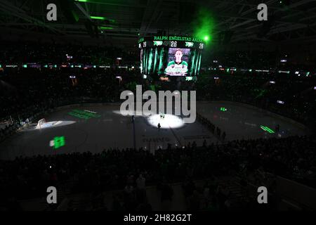 Dakota du Nord, États-Unis.26 novembre 2021.26 novembre 2021 joueurs sont présentés avant un match de hockey masculin de la NCAA entre les Gophers du Minnesota et les Fighting Hawks de l'Université du Dakota du Nord à l'arène Ralph Engelstad à Grand Forks, dans le Dakota du Nord.Par Russell Hons/CSM Credit: CAL Sport Media/Alay Live News Banque D'Images