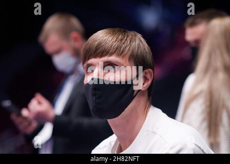 Saint-Pétersbourg, Russie.26 novembre 2021.Le Président de la Fédération russe de basket-ball Andrey Kirilenko est vu lors d'un match pour le 1er tour: Groupe H à la coupe du monde de basket-ball 2023 de la FIBA qui s'est tenue à l'arène Jubilee à Saint-Pétersbourg. Le score final du match entre l'Italie est de 84:78, en faveur de la Russie.Crédit : SOPA Images Limited/Alamy Live News Banque D'Images