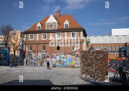 Graffiti à l'entrée du projet culturel de Bahnwaerter Thiel (Schlachthofviertel), Munich, Bavière, Allemagne. Banque D'Images