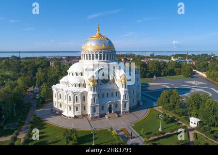 Cathédrale navale de Saint-Nicolas le matin ensoleillé d'août (photographie aérienne).Kronstadt, Saint-Pétersbourg.Russie Banque D'Images