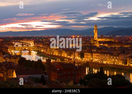 FLORENCE, ITALIE - 19 SEPTEMBRE 2017 : paysage nocturne de Florence Banque D'Images