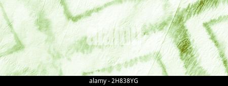 Motif Ikad à chevrons vert.Shibori cravate et teinture.Résumé peinture à l'aquarelle.Impression d'art sale.Chevron Ikat.Arrière-plan teint.Tissu peint à l'eau. Banque D'Images