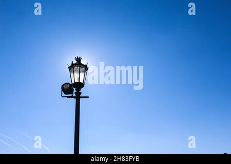 soleil derrière l'ampoule - Lisbonne Banque D'Images