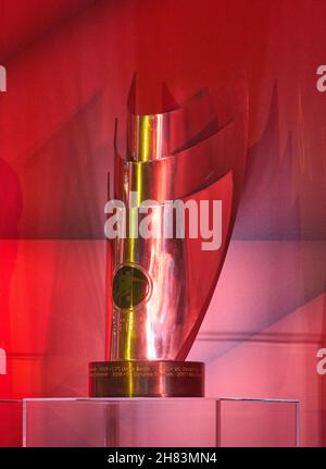 Tous les trophées importants: Pokal Meister 3.Liga FCBII lors de l'assemblée générale annuelle du FC BAYERN MÜNCHEN à Audi Dome Munich, 25 novembre 2021, saison 2021/2022, © Peter Schatz / Alamy Live News Banque D'Images