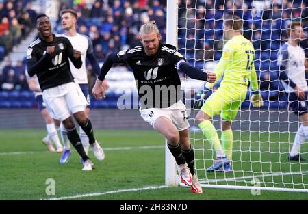 Tim Ream de Fulham célèbre le premier but de leur côté du match du championnat Sky Bet à Deepdale, Preston.Date de la photo: Samedi 27 novembre 2021. Banque D'Images