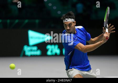 Turin, ITALIE, Italie.26 novembre 2021.Tennis - Davis Cup Groupe D qualification pour les quarts de finale.Italia vs USA.Pala Alpitour, Turin, Italie 26 novembre 2021.Lorenzo Sonego de l'Italie en action pendant son match contre Reilly Opelka des États-Unis (Credit image: © Tonello Abozzi/Pacific Press via ZUMA Press Wire) Banque D'Images