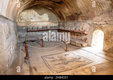 Triton dans l'apodytérium, bains terme Urbane Femminili ou Womens, Ercolano, ruines romaines d'Herculanum, Naples, Italie Banque D'Images