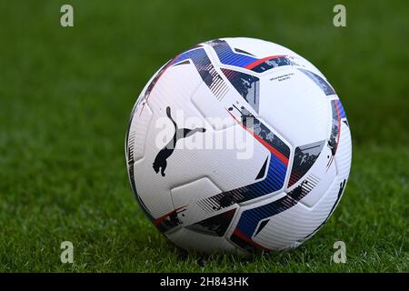 EFL Sky Bet Championship Puma EFL Match ball saison 2021/22. Banque D'Images