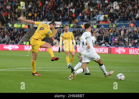 Swansea, Royaume-Uni.27 NOV Andy Carroll de Reading marque ses côtés 2ème but lors du match de championnat Sky Bet entre Swansea City et Reading au Liberty Stadium, Swansea, le samedi 27 novembre 2021.(Credit: Jeff Thomas | MI News) Credit: MI News & Sport /Alay Live News Banque D'Images