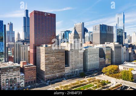 Vue aérienne du centre-ville de Chicago depuis le lac Michigan Banque D'Images