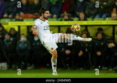 Carrow Road, Norwich, Norforlk, Royaume-Uni.27 novembre 2021.Premier League football, Norwich contre Wolverhampton Wanderers; Rubén Neves de Wolverhampton Wanderers crédit: Action plus Sports/Alay Live News Banque D'Images