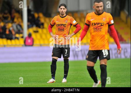 Benevento, Italie.27 novembre 2021.Salvatore Elia joueur de Benevento, pendant le match de la Serie italienne Un championnat entre Benevento vs Reggina, résultat final Benevento 4, Reggina 0, match joué au stade Ciro Vigorito à Benevento.Benevento, Italie, 27 novembre 2021.(Photo par Vincenzo Izzo/Sipa USA) crédit: SIPA USA/Alay Live News Banque D'Images