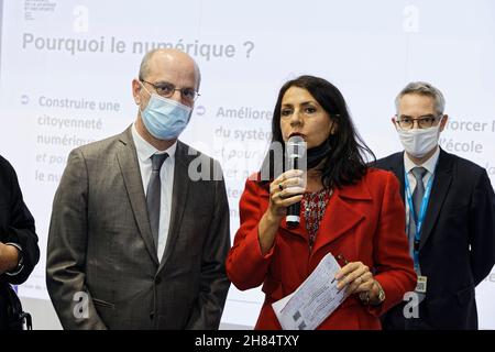 Paris, France.26 novembre 2021.Visite de Jean-Michel Blanquer, ministre de l'éducation nationale, de la jeunesse et des sports à la Foire Educatec-Educatice. Banque D'Images