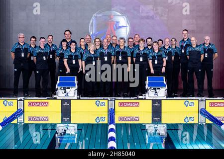 EINDHOVEN, PAYS-BAS - NOVEMBRE 27 : officiels et arbitres lors du match ISL Playoff 6 jour 1 au Pieter van den Hoogenband Zwembad le 27 novembre 2021 à Eindhoven, pays-Bas (photo de Marcel ter Bals/Orange Pictures) Banque D'Images