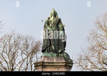 Queen Victoria Bronze statue Memorial montrant l'oxydation et la coloration, Lancaster, Lancashire, Angleterre, Royaume-Uni Banque D'Images