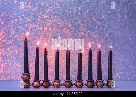 Hanukkah fond avec simbol menorah et bougies en feu Banque D'Images