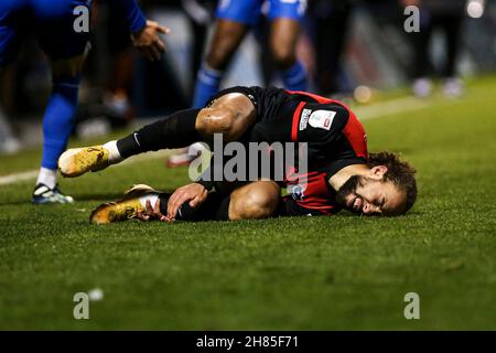 GILLINGHAM, GBR.27 NOV Marcus Harness de Portsmouth tombe blessé lors du match Sky Bet League 1 entre Gillingham et Portsmouth au MEMS Priestfield Stadium de Gillingham le samedi 27 novembre 2021.(Credit: Tom West | MI News) Credit: MI News & Sport /Alay Live News Banque D'Images