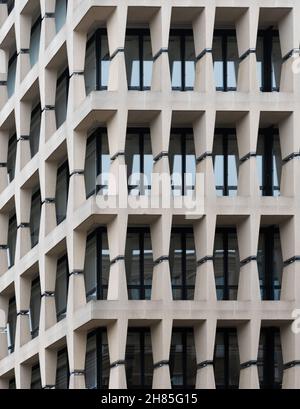 Ixelles, région de Bruxelles-capitale, Belgique - 11 19 2021 : lignes abstraites et rectangles du siège de la banque ING Banque D'Images