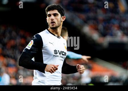 Valence, Espagne.27 novembre 2021.Goncalo Guedes de Valencia CF vu en action pendant la Liga espagnole, match de football entre Valencia CF et Rayo Vallecano au stade de Mestalla.(score final; Valencia CF 1:1 Rayo Vallecano) (photo de Xisco Navarro/SOPA Images/Sipa USA) Credit: SIPA USA/Alay Live News Banque D'Images