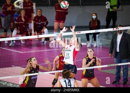 Rome, Italie.27 novembre 2021.Turla Sofia pendant Acqua&sapone Roma Volley Club vs Volley Bergame 1991, Volleyball Italien série A1 femmes match à Rome, Italie, novembre 27 2021 crédit: Agence de photo indépendante/Alamy Live News Banque D'Images