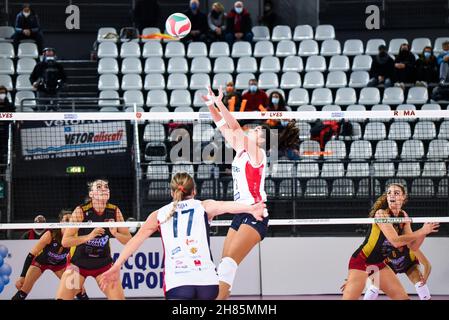 Rome, Italie.27 novembre 2021.Turla Sofia pendant Acqua&sapone Roma Volley Club vs Volley Bergame 1991, Volleyball Italien série A1 femmes match à Rome, Italie, novembre 27 2021 crédit: Agence de photo indépendante/Alamy Live News Banque D'Images