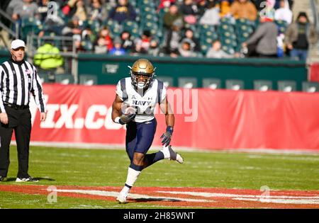 Philadelphie, Pennsylvanie, États-Unis.27 novembre 2021.27 novembre 2021, Philadelphie PA- le SB MAQUEL HAYWOOD de la Marine (24) s'étend contre le Temple à Lincoln Financial Field PA (Credit image: © Ricky Fitchett/ZUMA Press Wire) Banque D'Images